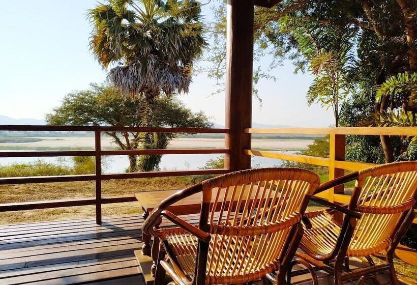 هتل Bagan Village Resort