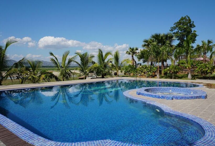 هتل Bagan Village Resort