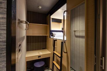 هتل کپسول Y S Cabin&hotel Naha Kokusai Street
