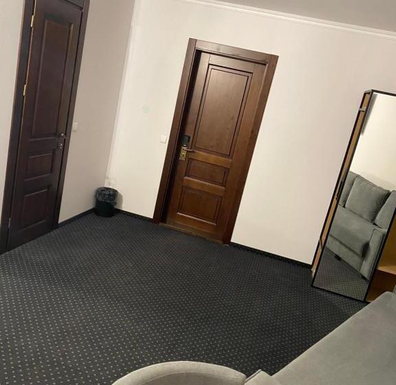 هتل Grofa Apartments