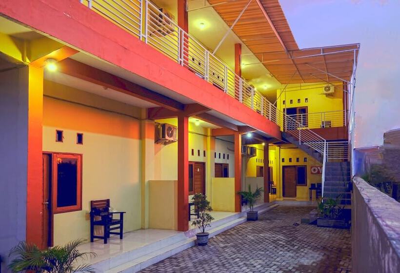هتل Hening Homestay By Oyo Rooms