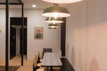 هتل Kooning Hostel