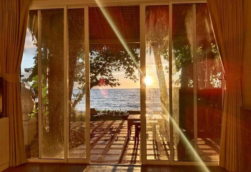 هتل Saffron On The Sea Resort