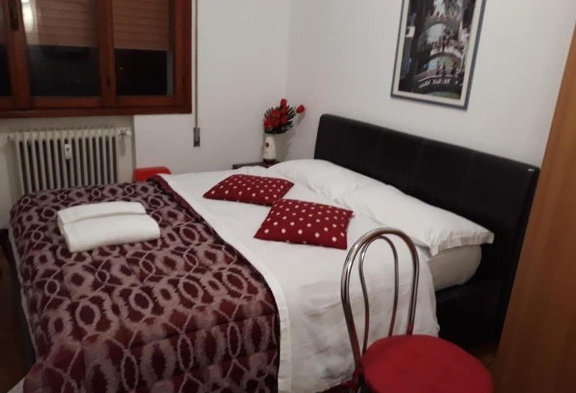 پانسیون Venice Star House