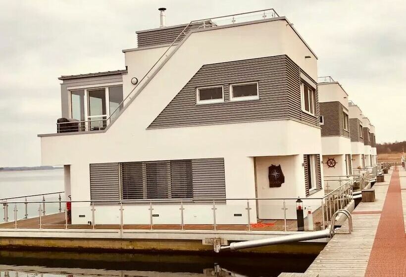 هتل Hausboot Elandi