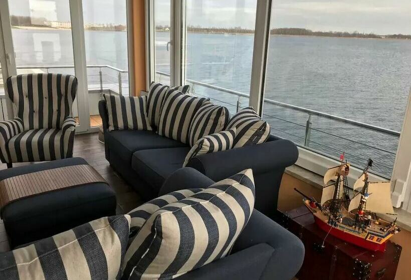 هتل Hausboot Elandi