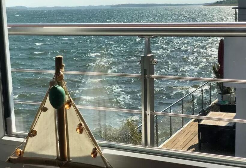 هتل Hausboot Elandi