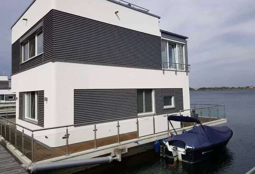 هتل Hausboot Elandi