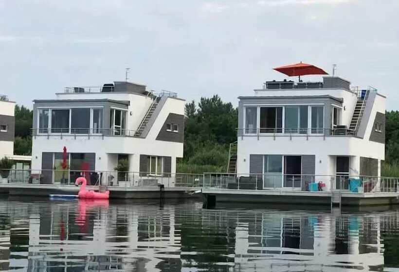 هتل Hausboot Elandi