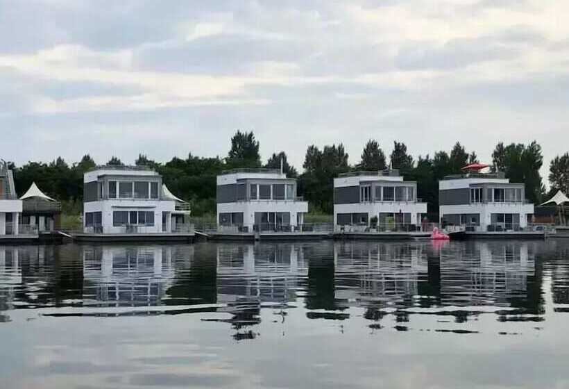 هتل Hausboot Elandi