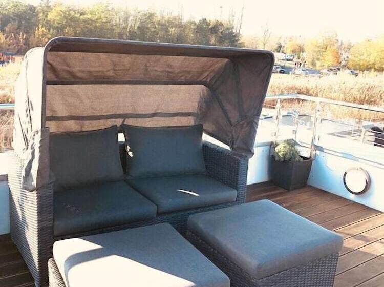 هتل Hausboot Elandi
