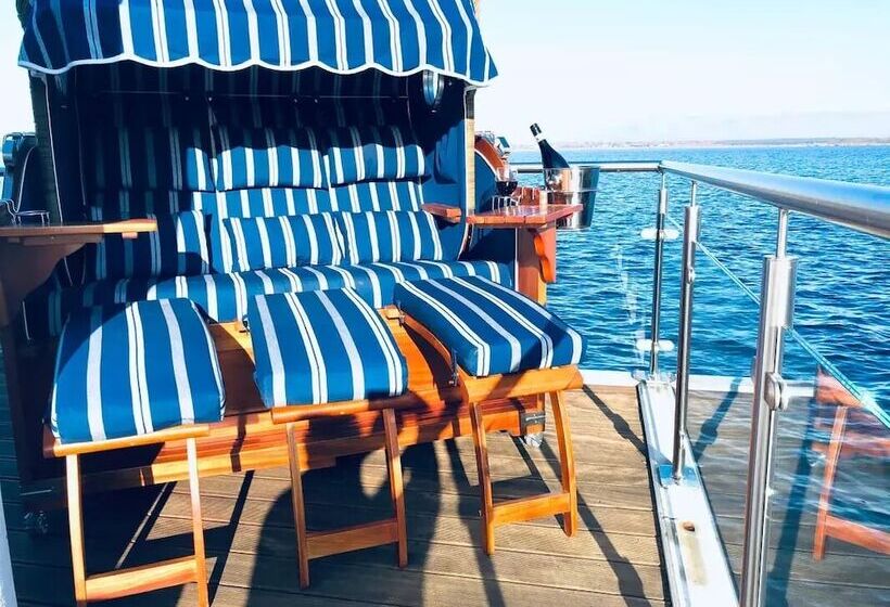 هتل Hausboot Elandi