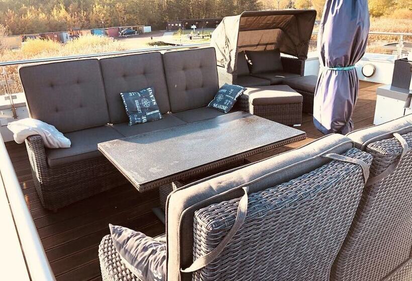 هتل Hausboot Elandi