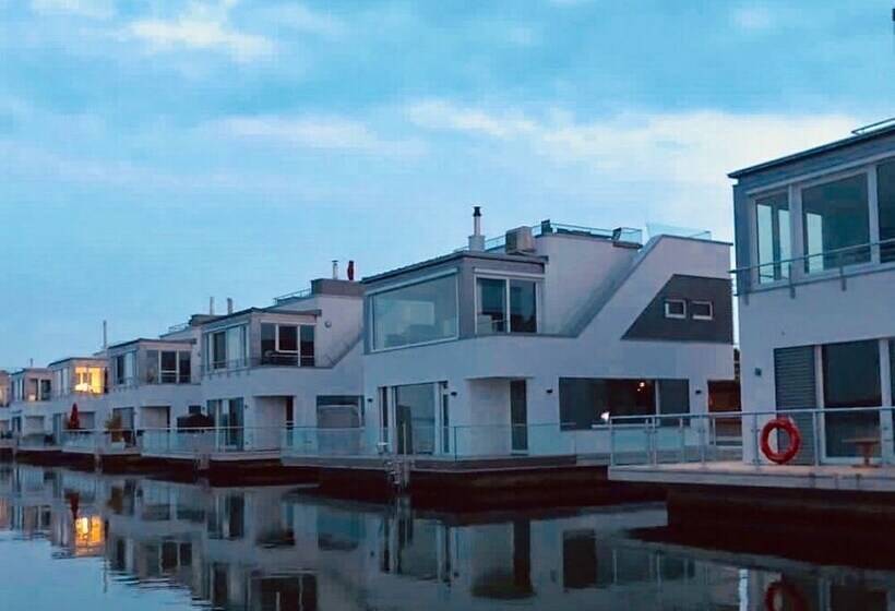 هتل Hausboot Elandi