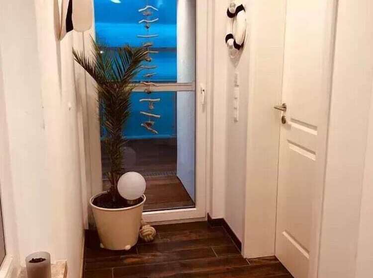 هتل Hausboot Elandi
