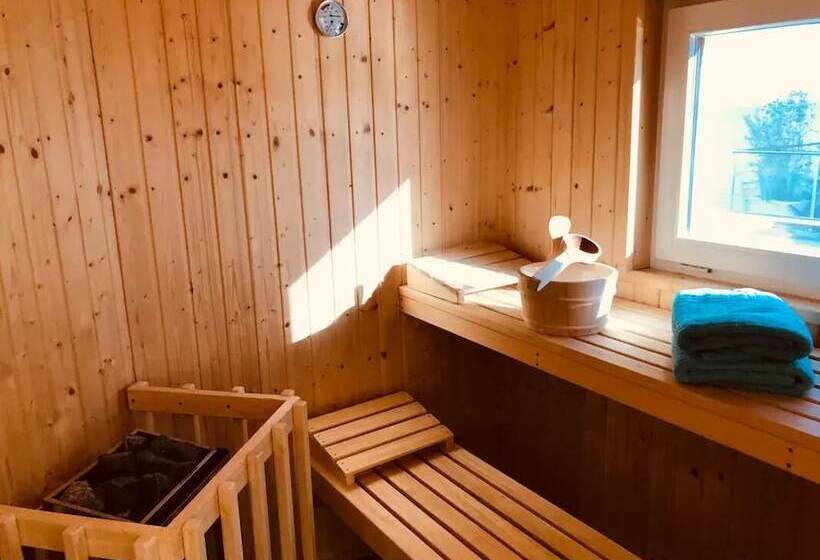 هتل Hausboot Elandi
