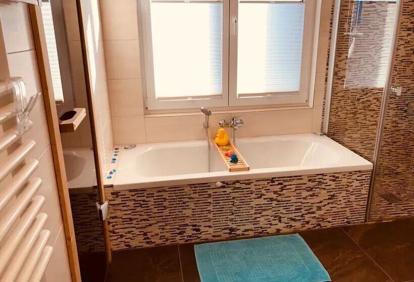 هتل Hausboot Elandi