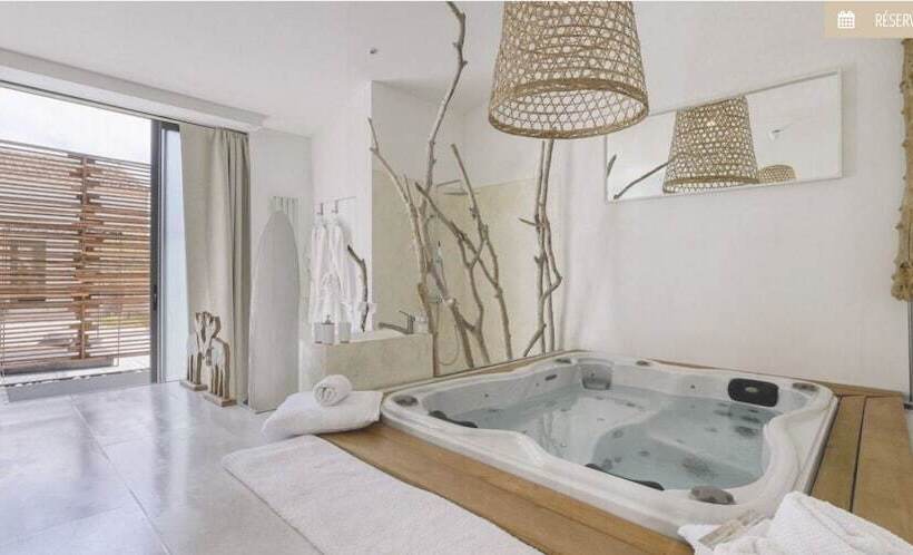 تختخواب و صبحانه Mas Sainte Marie   Private Hot Tub Suites