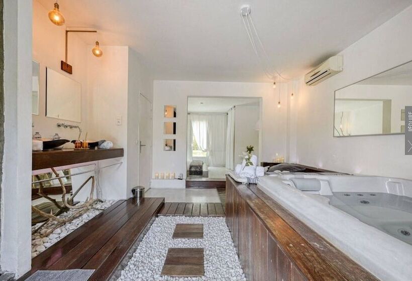 تختخواب و صبحانه Mas Sainte Marie   Private Hot Tub Suites