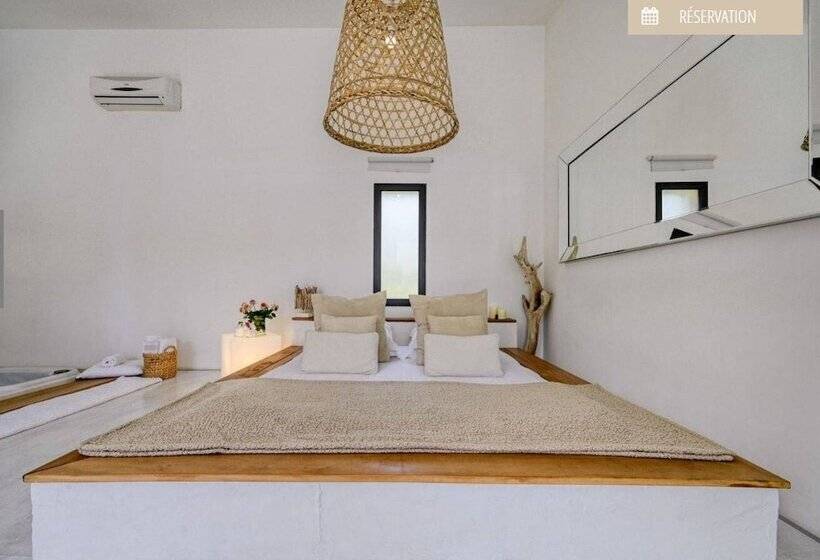 تختخواب و صبحانه Mas Sainte Marie   Private Hot Tub Suites