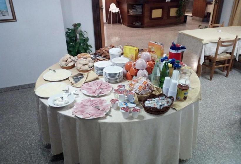 مسافرخانه Paradiso