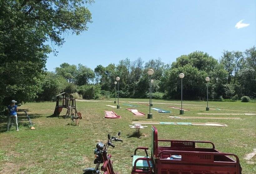 בית מלון כפרי Camping Le Moulin Des Iscles