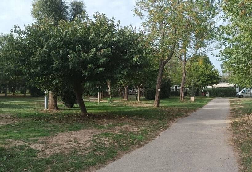 هتل Camping Le Moulin Des Iscles