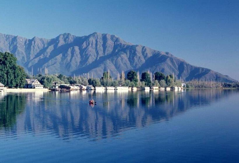 هتل Floating Heritage Group