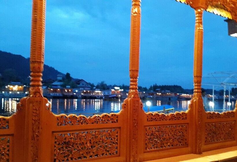 هتل Floating Heritage Group