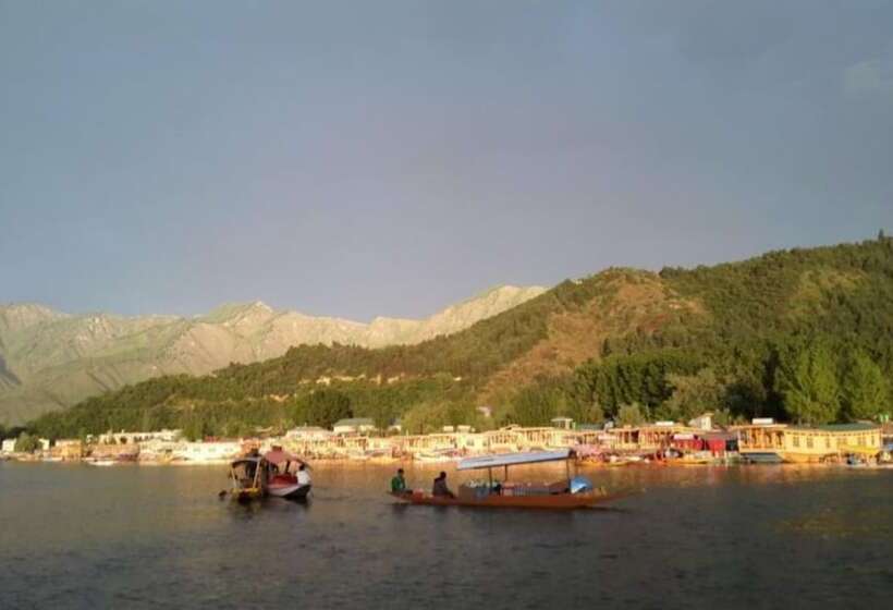 هتل Floating Heritage Group