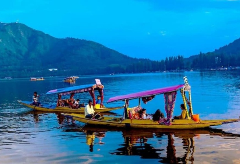 هتل Floating Heritage Group