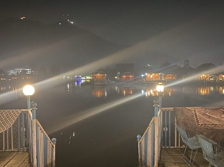 هتل Floating Heritage Group
