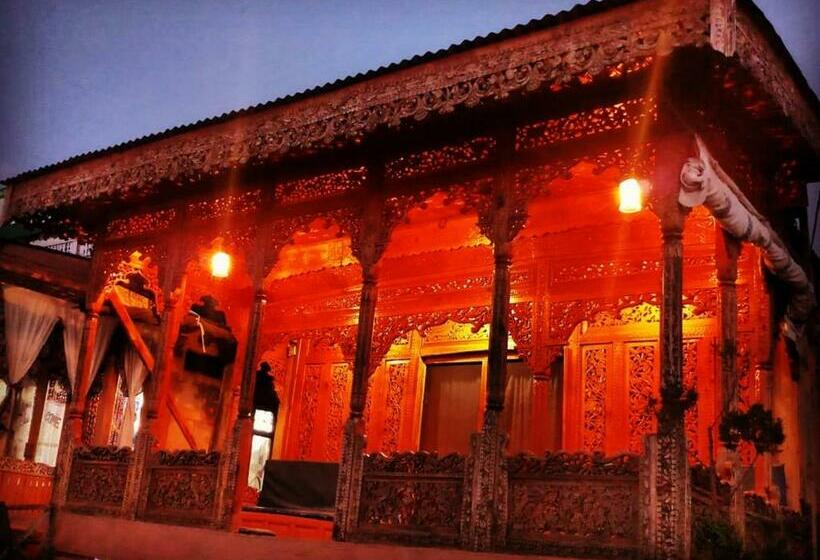 هتل Floating Heritage Group