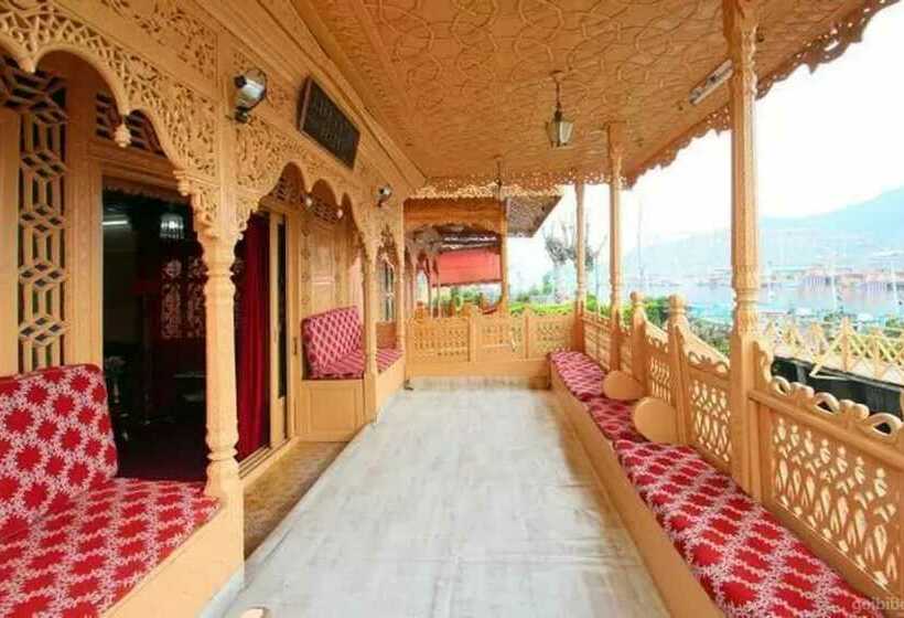 هتل Floating Heritage Group