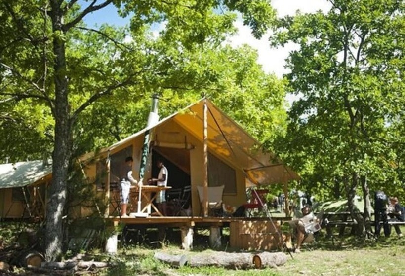 هتل Village Huttopia Dieulefit