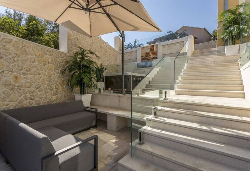 Luxury Suites