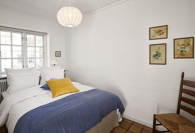 هتل Villa Strand