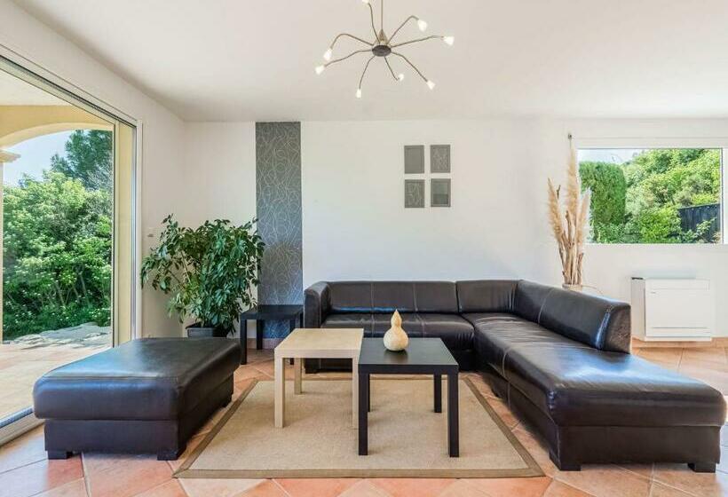 Luxurious Villa With Private Pool In Les Vans