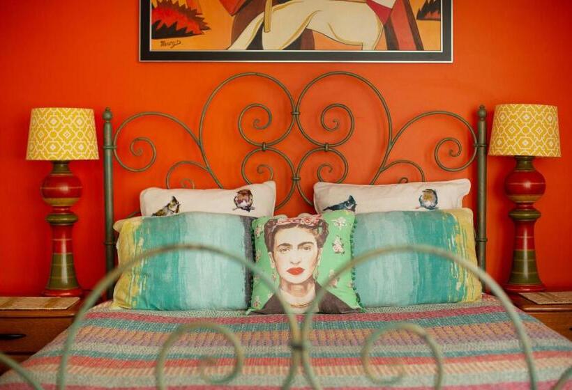 بنسيون Assemblage Boutique Art B & B