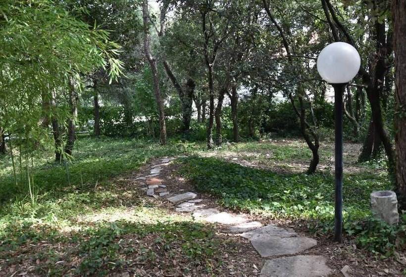 پانسیون Villa Borgo Duino