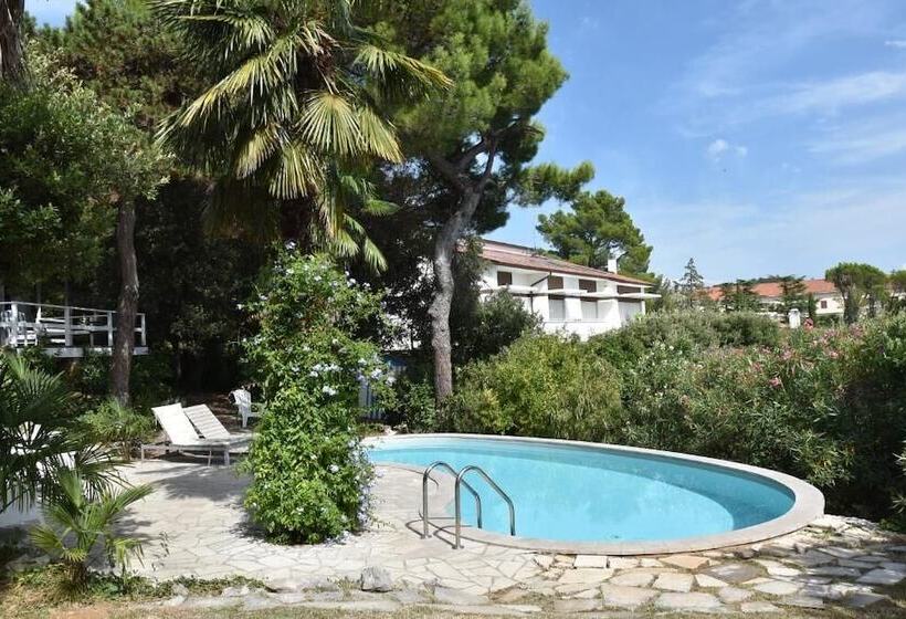 پانسیون Villa Borgo Duino