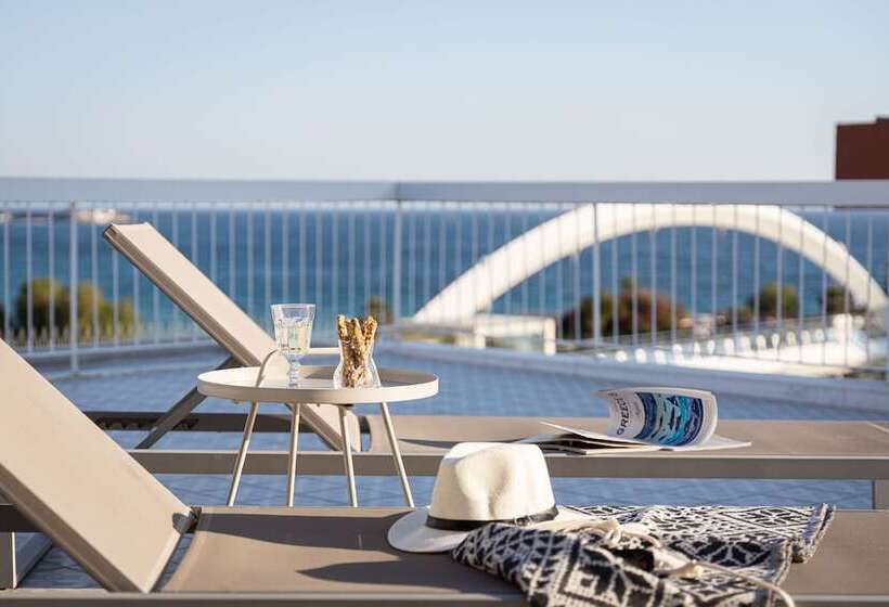 Sea View Beach Penthouse – Athens Coast