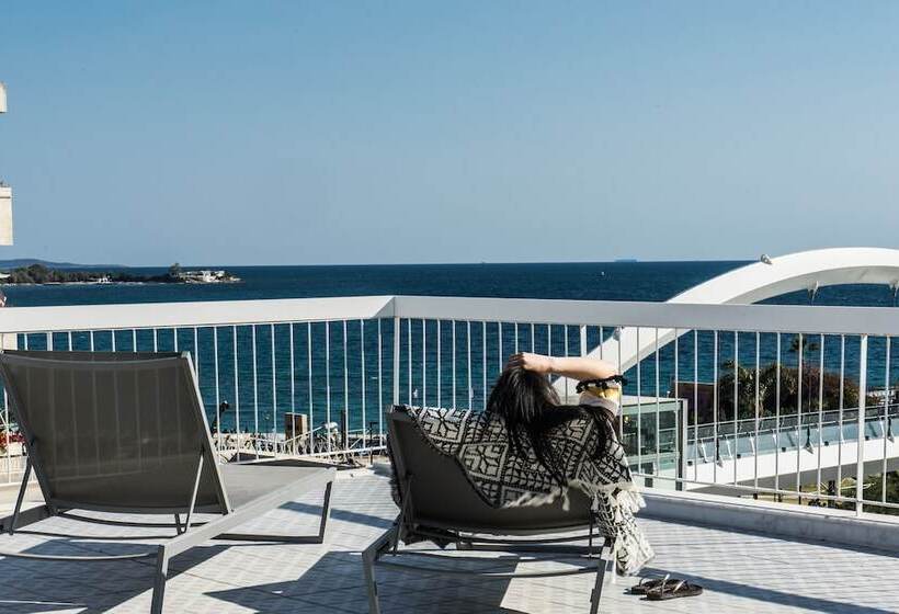 Sea View Beach Penthouse – Athens Coast