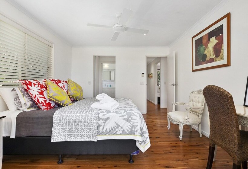 Stunning Sunshine Beach House In Prime Location  31 Ferguson Street