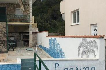 Apartments Laguna