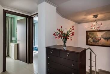 Beautiful Pool Villa For Relaxing Family Holidays
