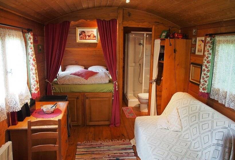 فندق La Roulotte De Cabrières