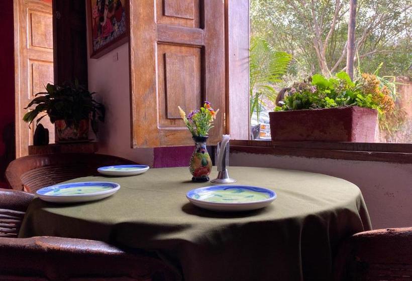 فندق De Cervantes