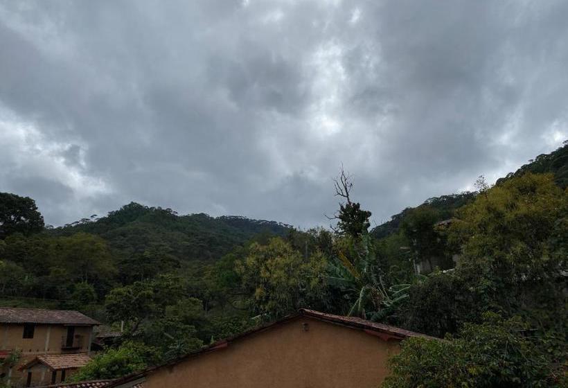 فندق De Cervantes