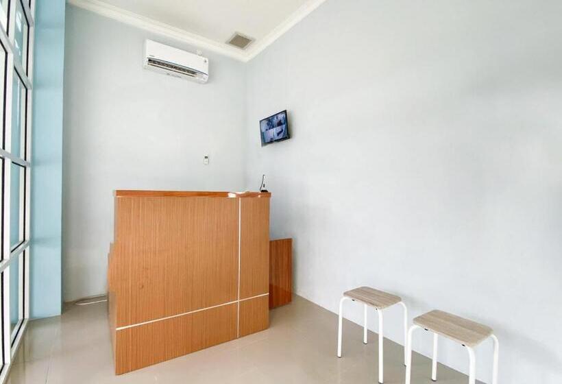 هتل Reddoorz Syariah Near Pantai Padang 2